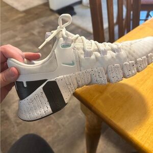 Nike Metcons size 10.5 white/black/teal good condition